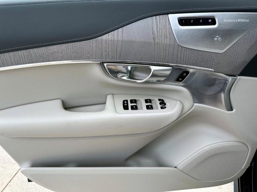new 2025 Volvo XC90 car, priced at $69,850