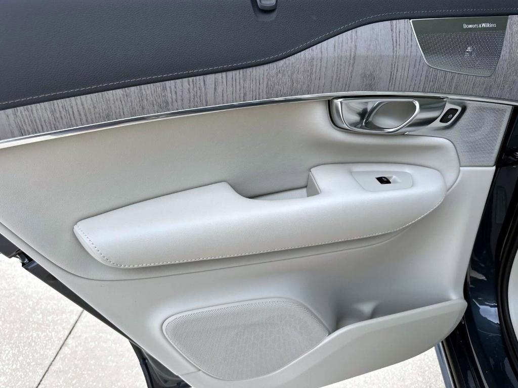 new 2025 Volvo XC90 car, priced at $69,850
