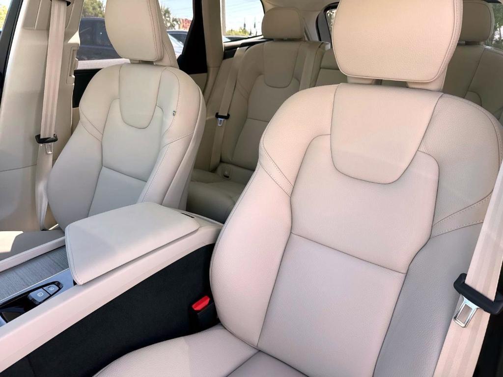 new 2025 Volvo XC60 car, priced at $52,177