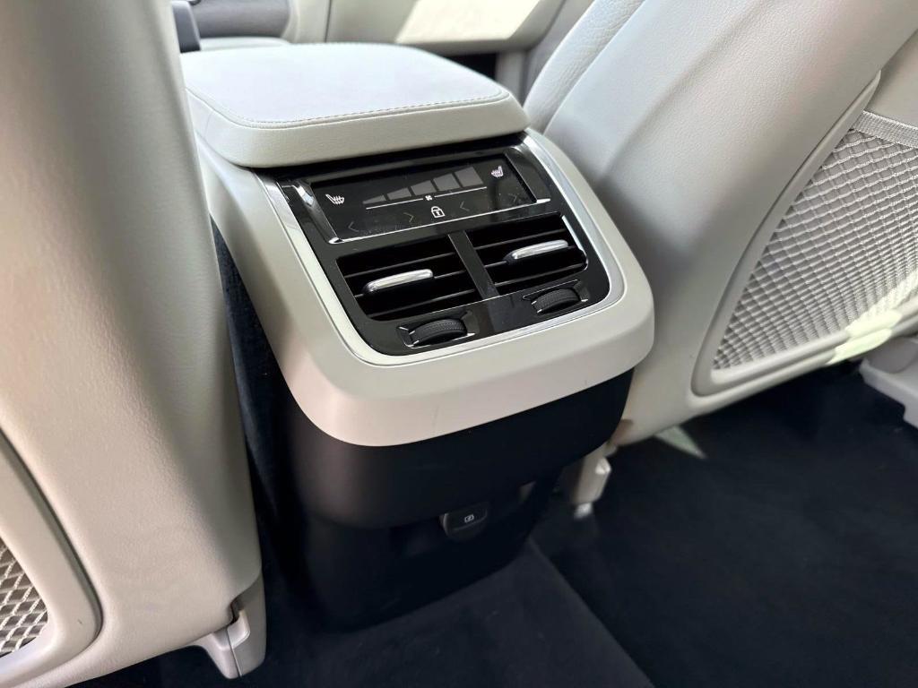 new 2025 Volvo XC90 car, priced at $60,004