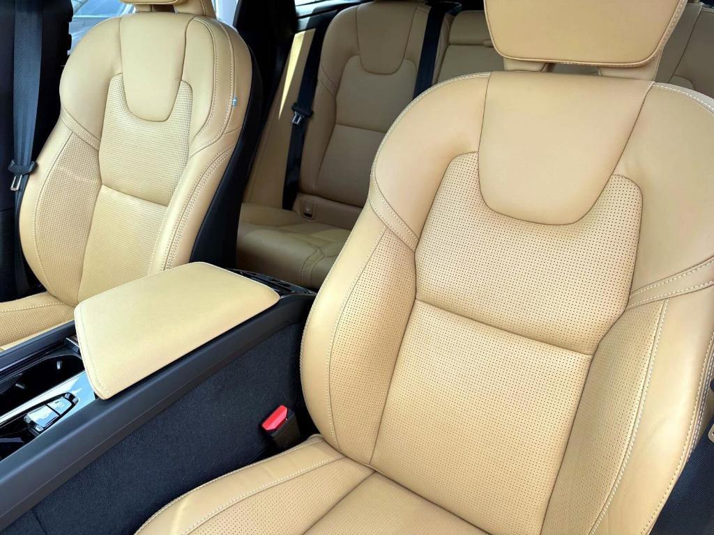 new 2025 Volvo XC60 car, priced at $60,960