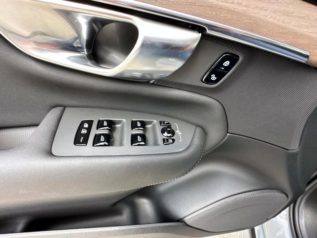 new 2025 Volvo XC90 car, priced at $69,155