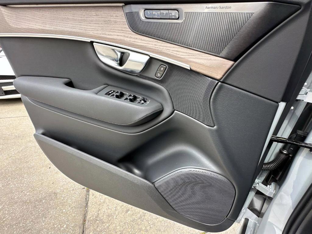 new 2025 Volvo XC90 car, priced at $69,155