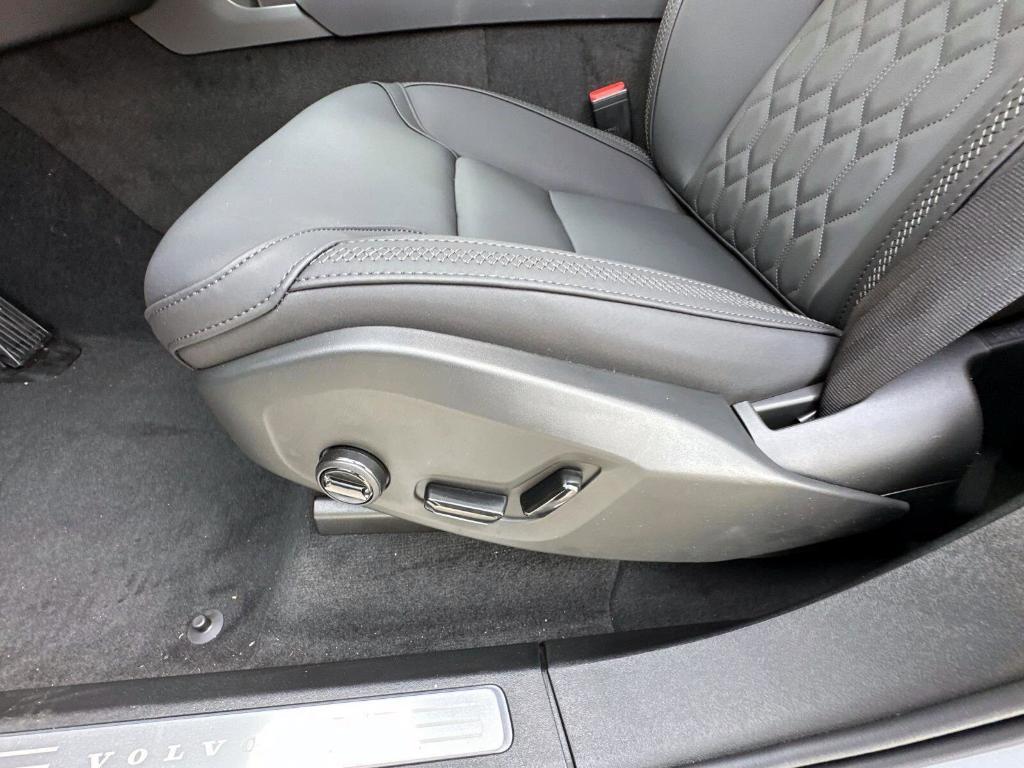 new 2025 Volvo XC90 car, priced at $69,155