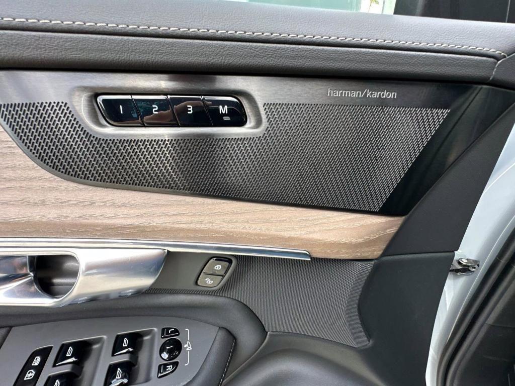 new 2025 Volvo XC90 car, priced at $69,155