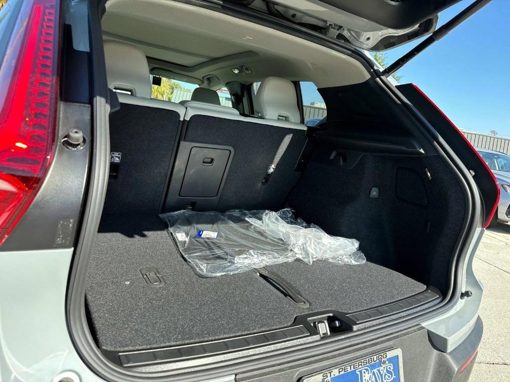 new 2025 Volvo XC40 car, priced at $47,145