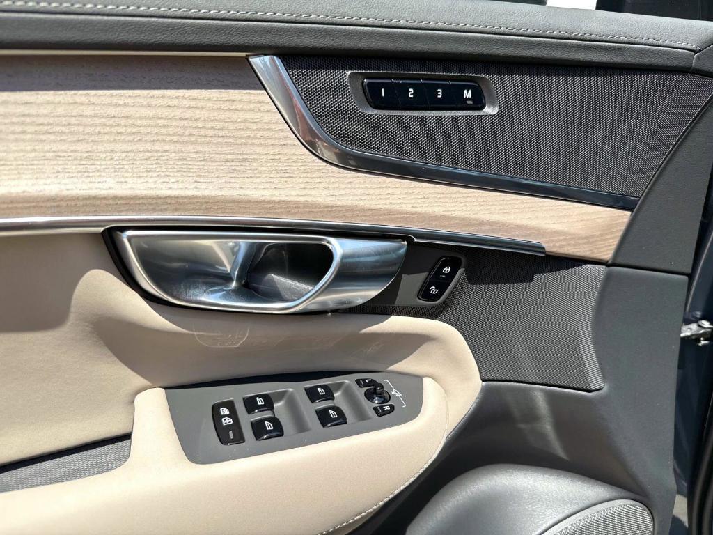 new 2025 Volvo XC90 car, priced at $57,933