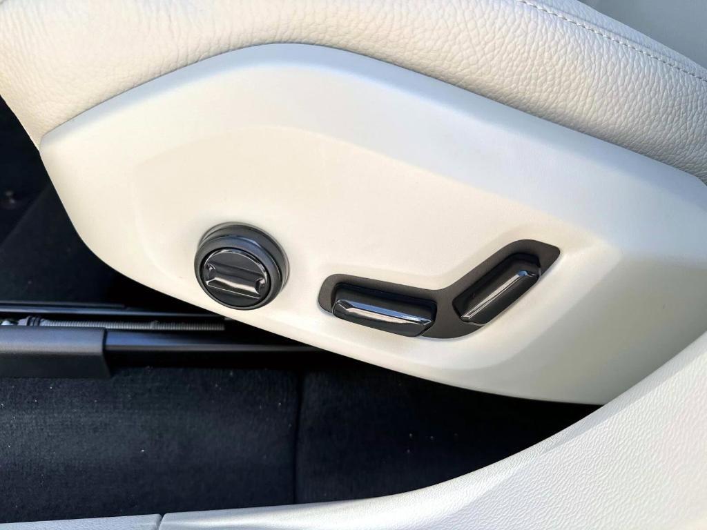 new 2025 Volvo XC60 car, priced at $54,610
