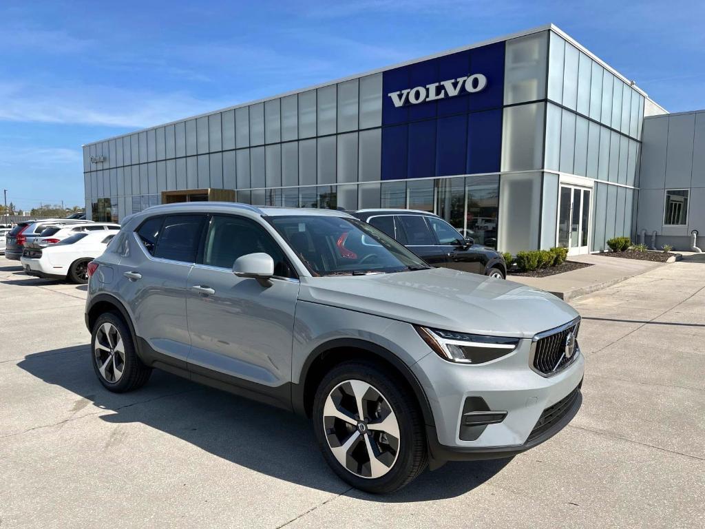 new 2025 Volvo XC40 car, priced at $45,465