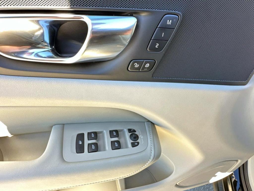 new 2025 Volvo XC60 car, priced at $48,345