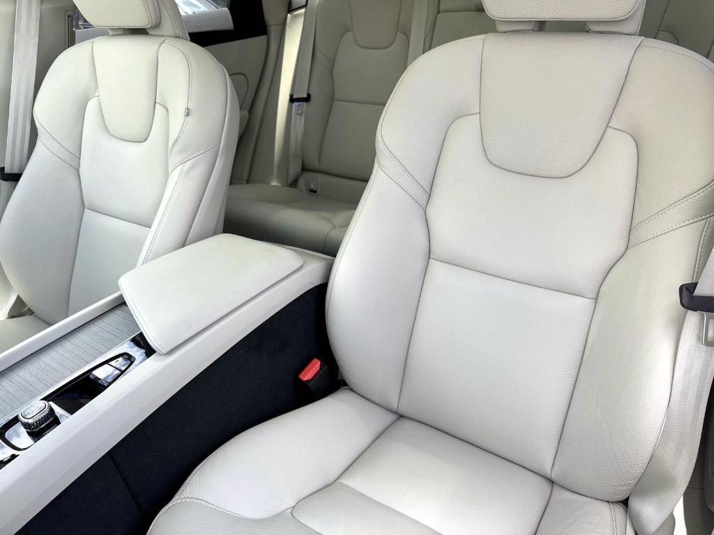 new 2025 Volvo XC60 car, priced at $45,225