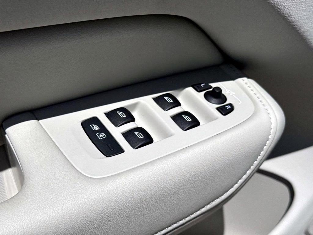 new 2025 Volvo XC60 car, priced at $45,225