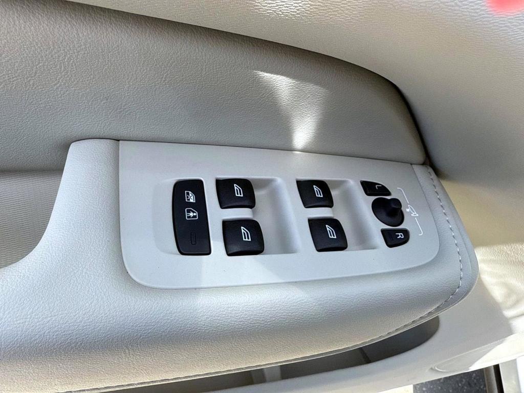 new 2025 Volvo XC60 Plug-In Hybrid car, priced at $66,260
