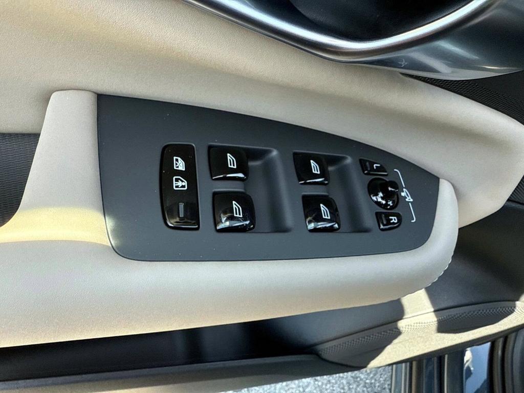 new 2025 Volvo XC90 car, priced at $60,245