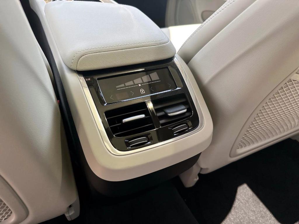 new 2025 Volvo XC60 car, priced at $59,910