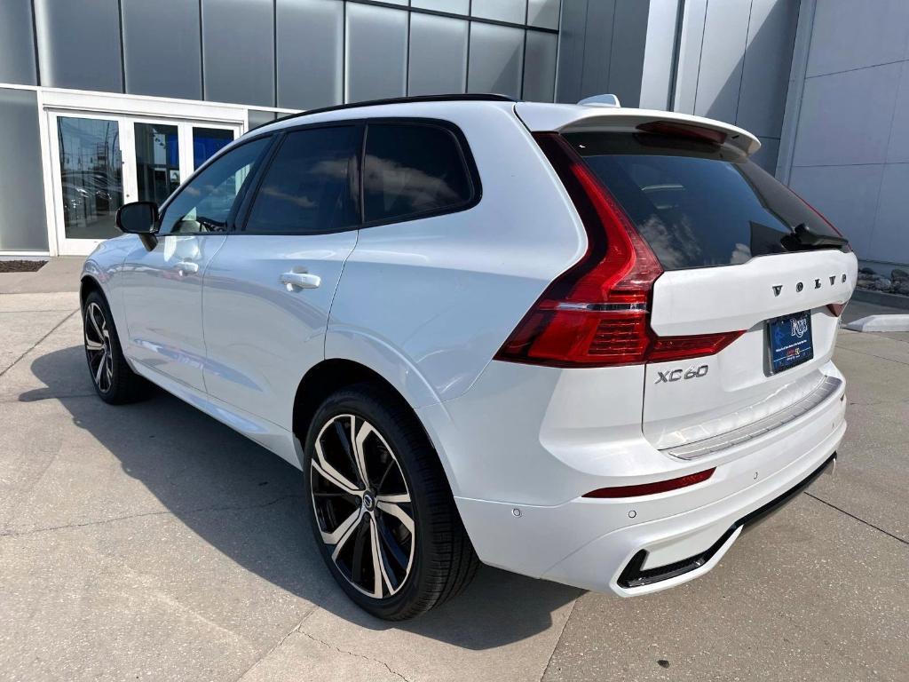 new 2025 Volvo XC60 car, priced at $59,885