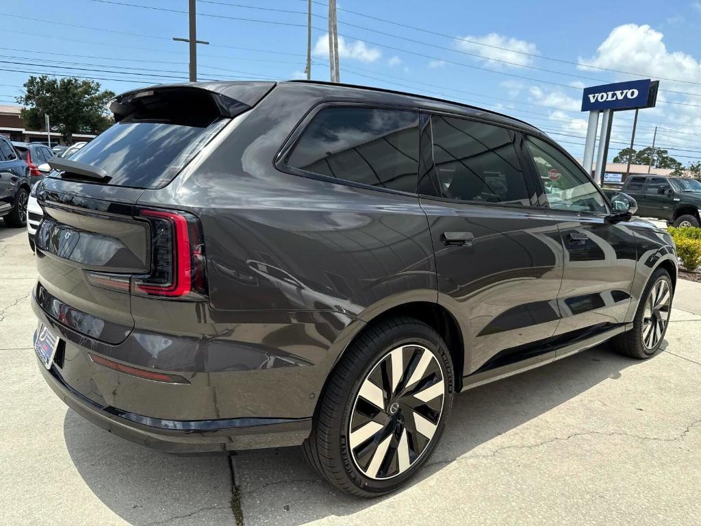 new 2025 Volvo EX90 car, priced at $80,735