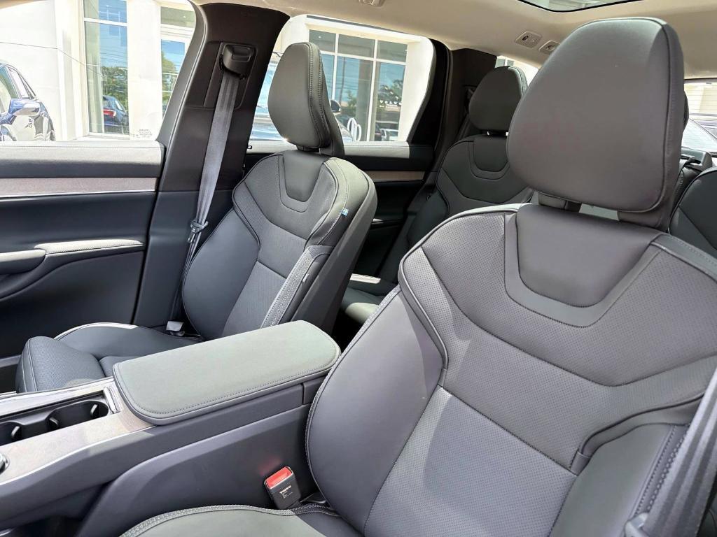 new 2025 Volvo EX90 car, priced at $86,735