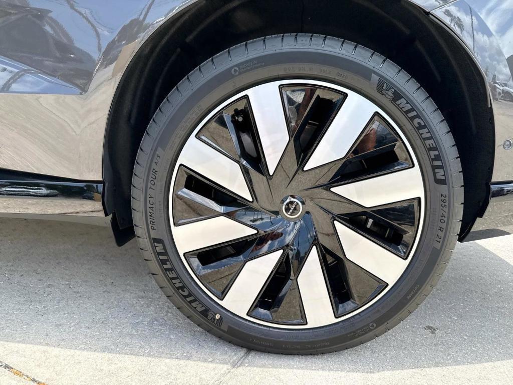 new 2025 Volvo EX90 car, priced at $86,735