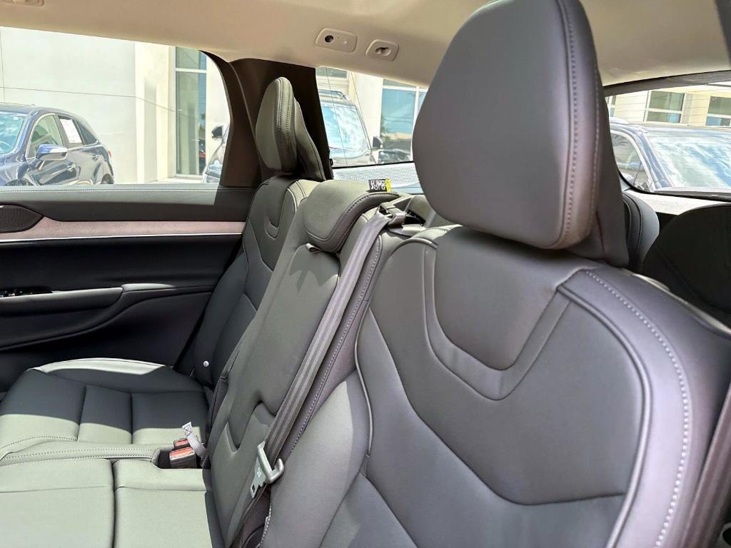 new 2025 Volvo EX90 car, priced at $80,735