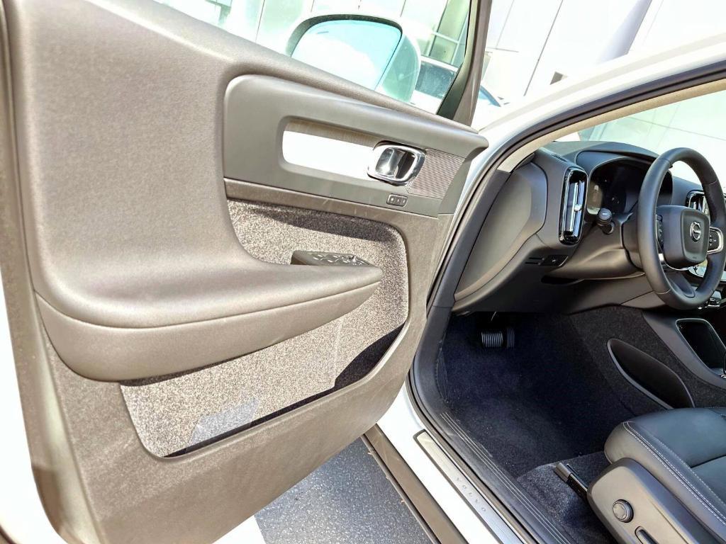 new 2025 Volvo XC40 car, priced at $46,015