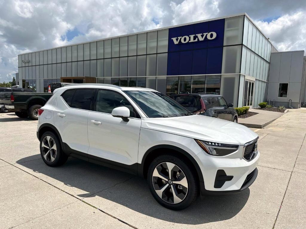 new 2025 Volvo XC40 car, priced at $46,015