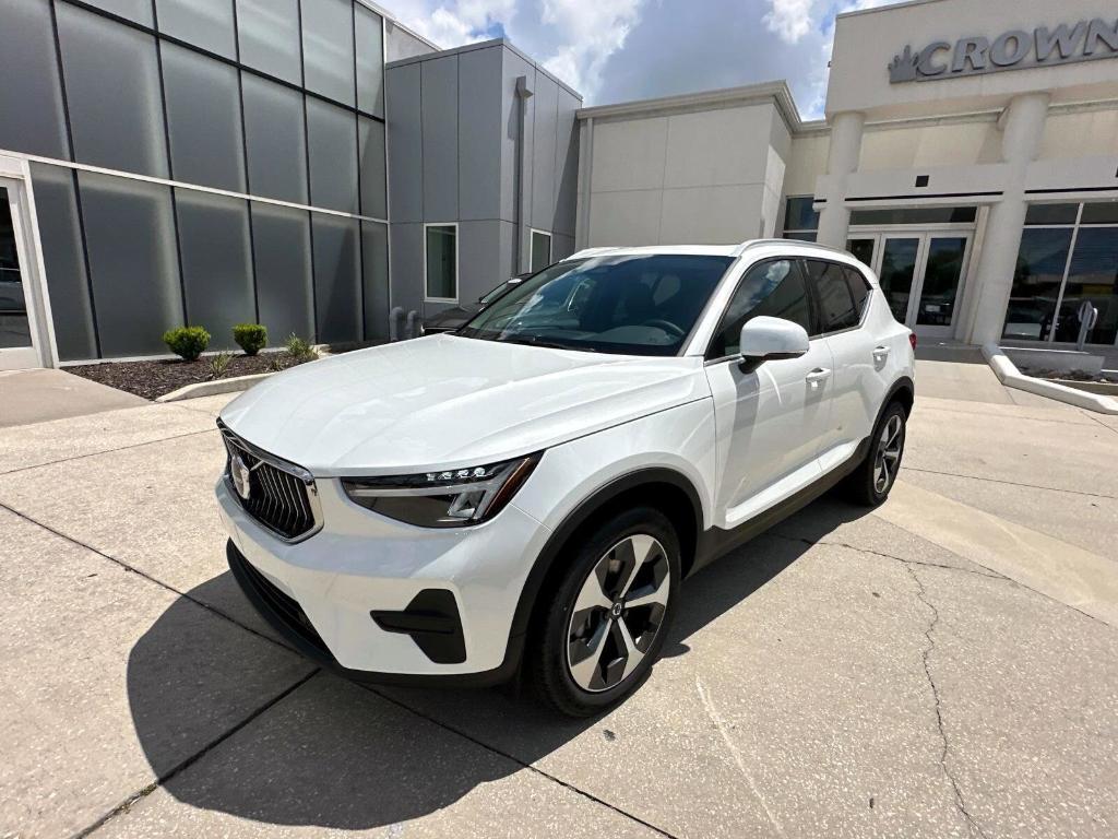 new 2025 Volvo XC40 car, priced at $46,015