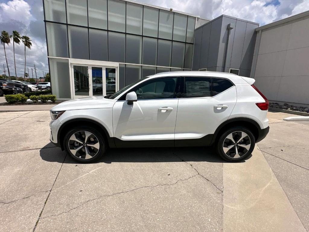 new 2025 Volvo XC40 car, priced at $46,015