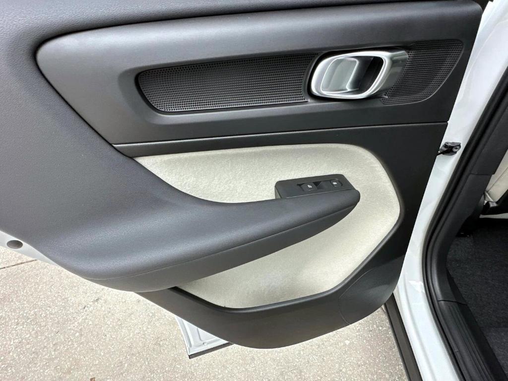 new 2025 Volvo XC40 car, priced at $51,015