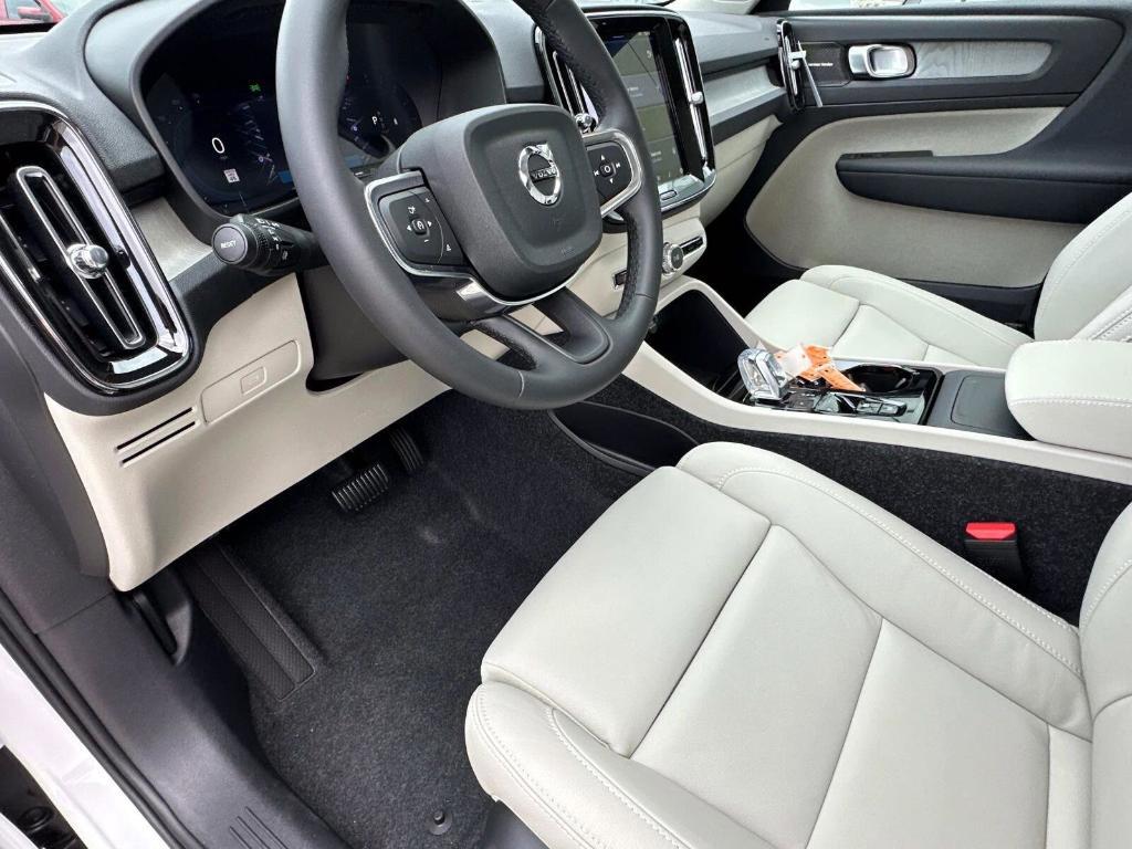 new 2025 Volvo XC40 car, priced at $51,015