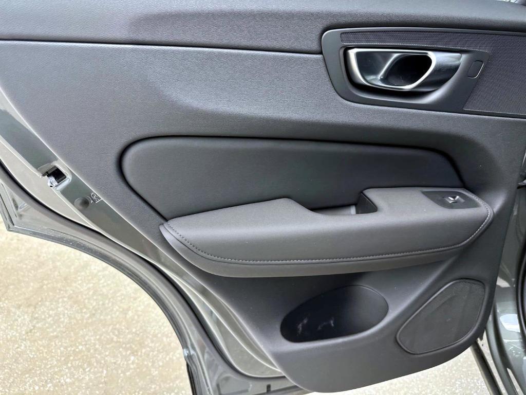 new 2026 Volvo XC60 car, priced at $70,085
