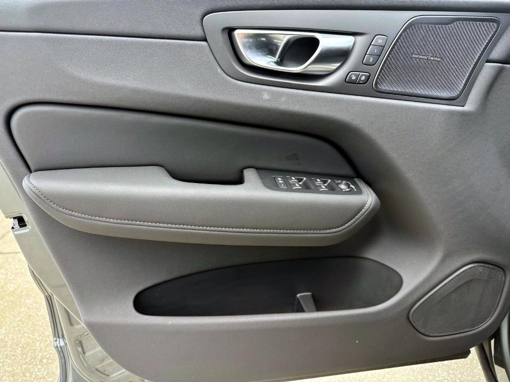 new 2026 Volvo XC60 car, priced at $70,085