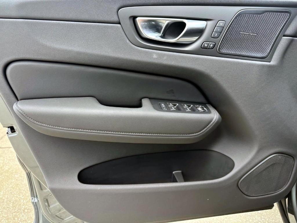 new 2026 Volvo XC60 Plug-In Hybrid car, priced at $70,085