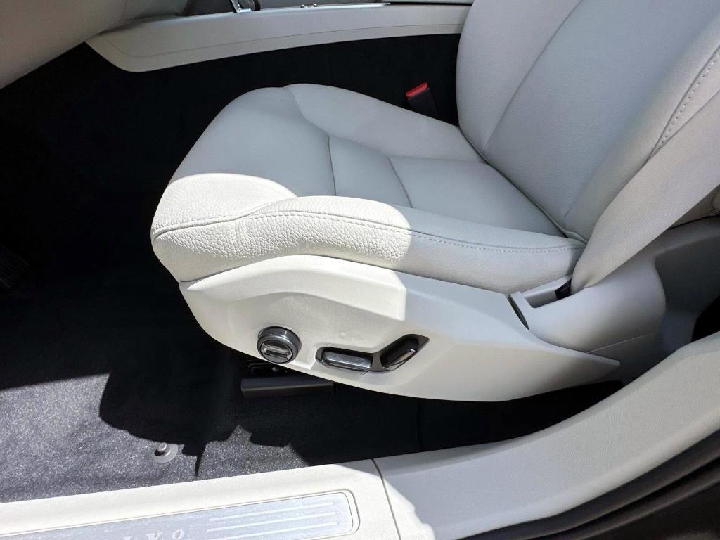new 2025 Volvo XC60 car, priced at $54,975
