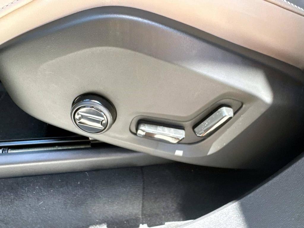 new 2025 Volvo XC90 Plug-In Hybrid car, priced at $72,995