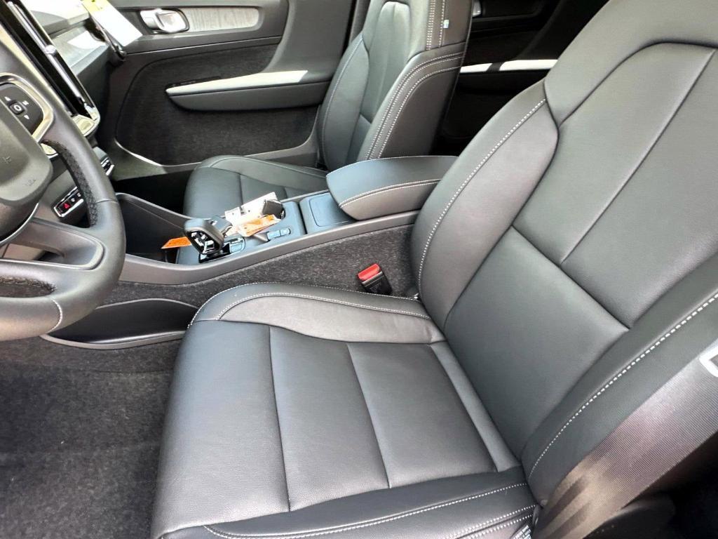 new 2025 Volvo XC40 car, priced at $42,642