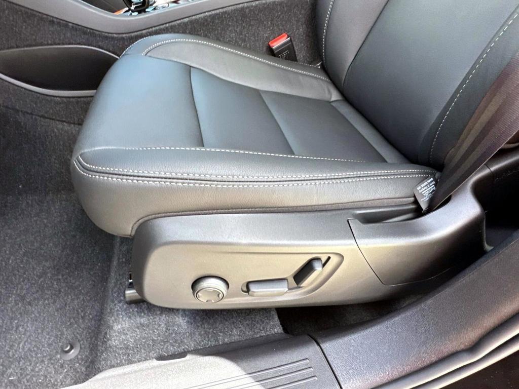 new 2025 Volvo XC40 car, priced at $45,485