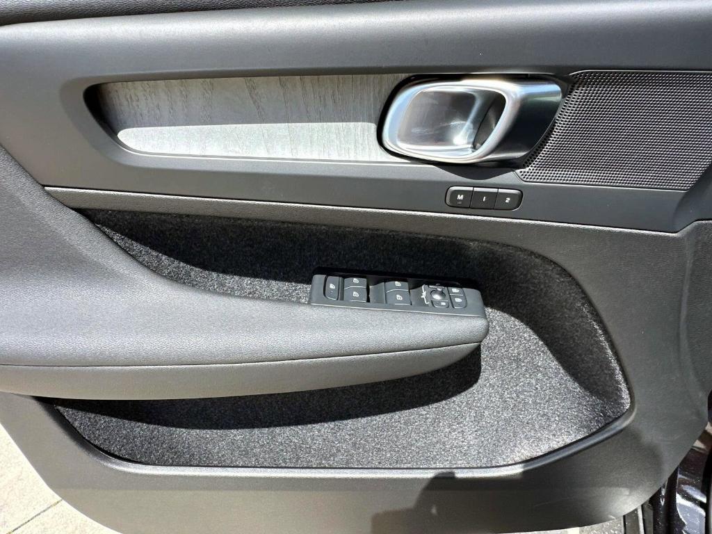 new 2025 Volvo XC40 car, priced at $45,485