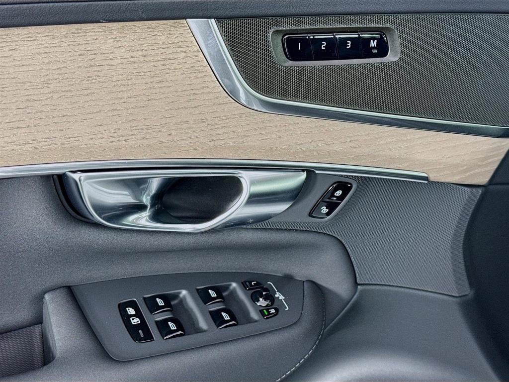 new 2025 Volvo XC90 Plug-In Hybrid car, priced at $75,735