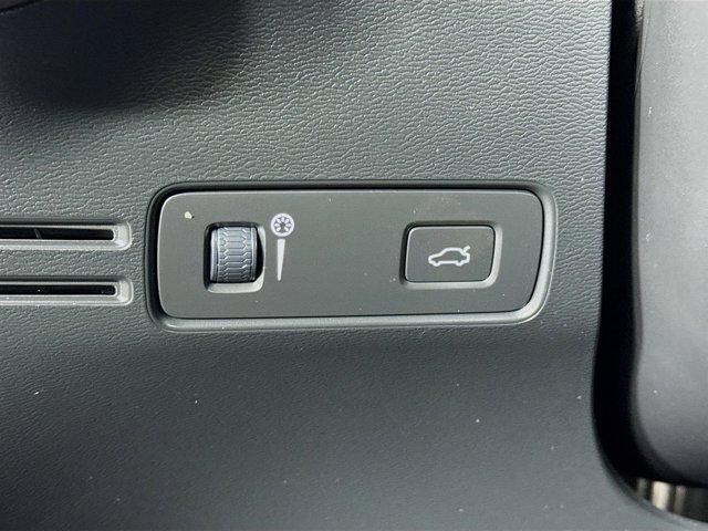 used 2020 Volvo XC40 car, priced at $23,991