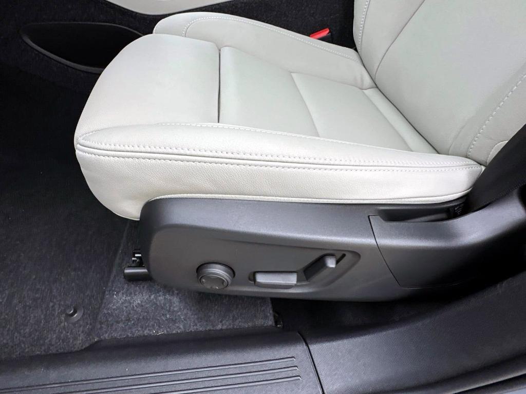 new 2025 Volvo XC40 car, priced at $48,335