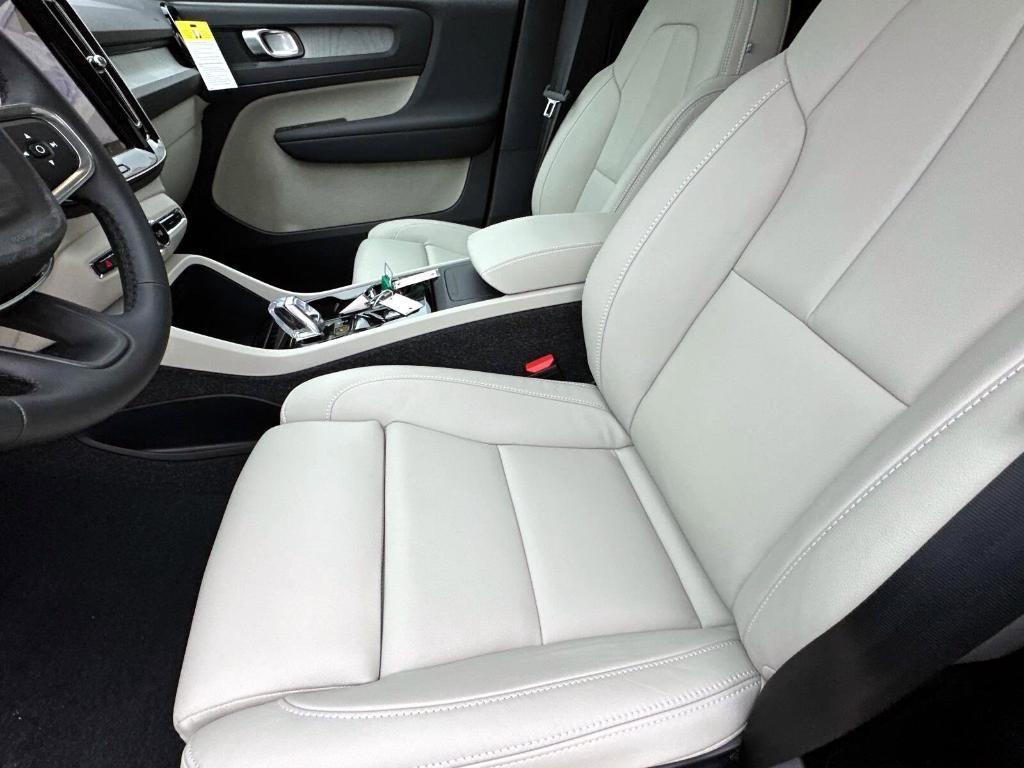 new 2025 Volvo XC40 car, priced at $48,335