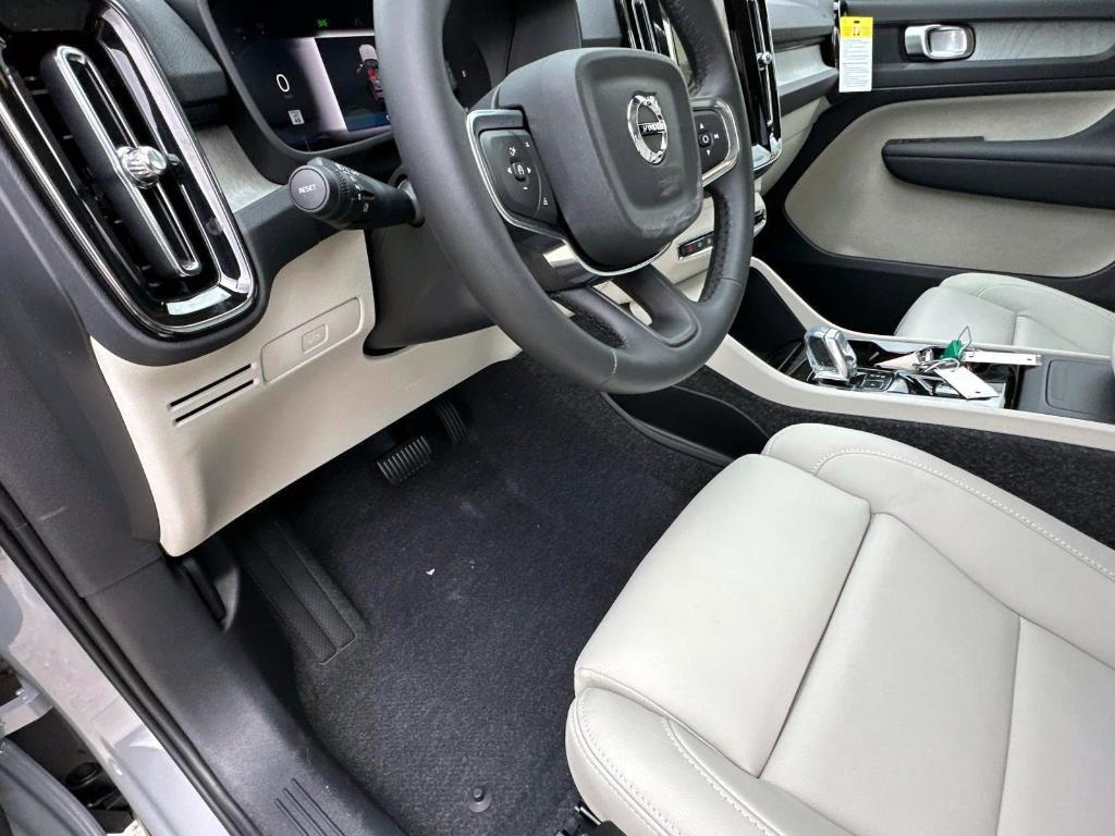 new 2025 Volvo XC40 car, priced at $48,335