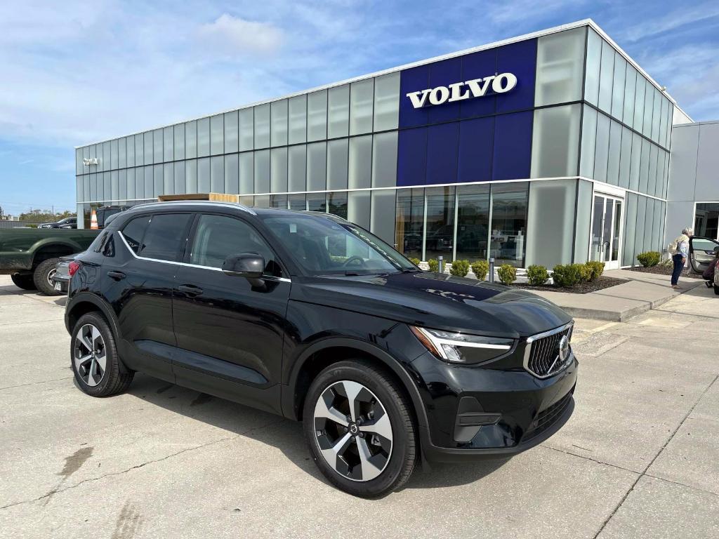 new 2025 Volvo XC40 car, priced at $46,015