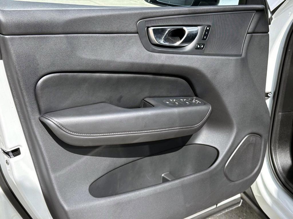 new 2025 Volvo XC60 car, priced at $47,522