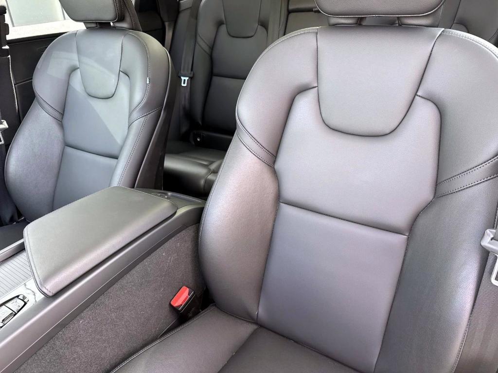 new 2025 Volvo XC60 car, priced at $47,522
