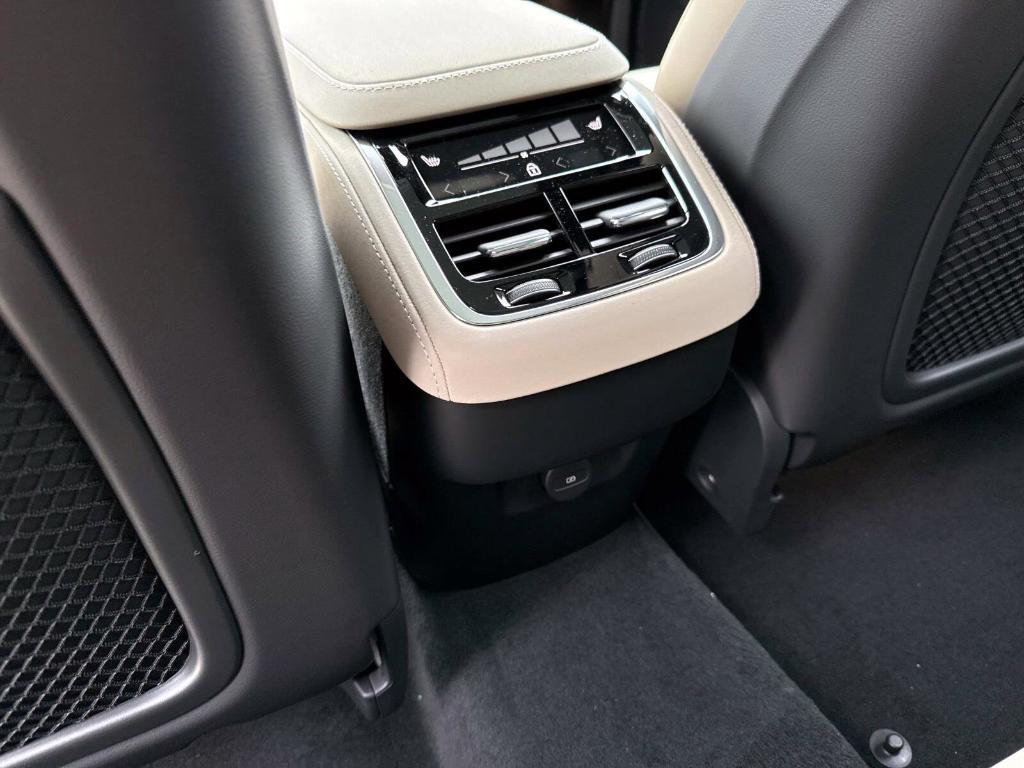 new 2025 Volvo XC90 car, priced at $65,555