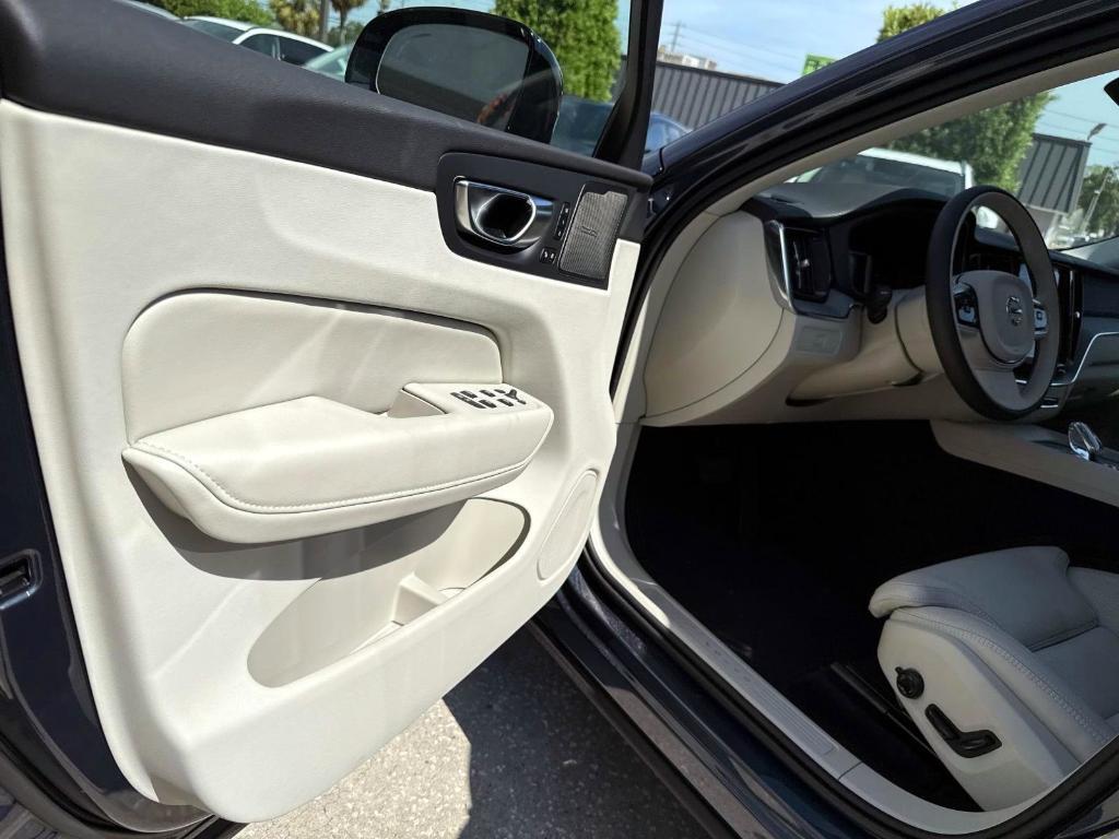 new 2025 Volvo XC60 car, priced at $60,660
