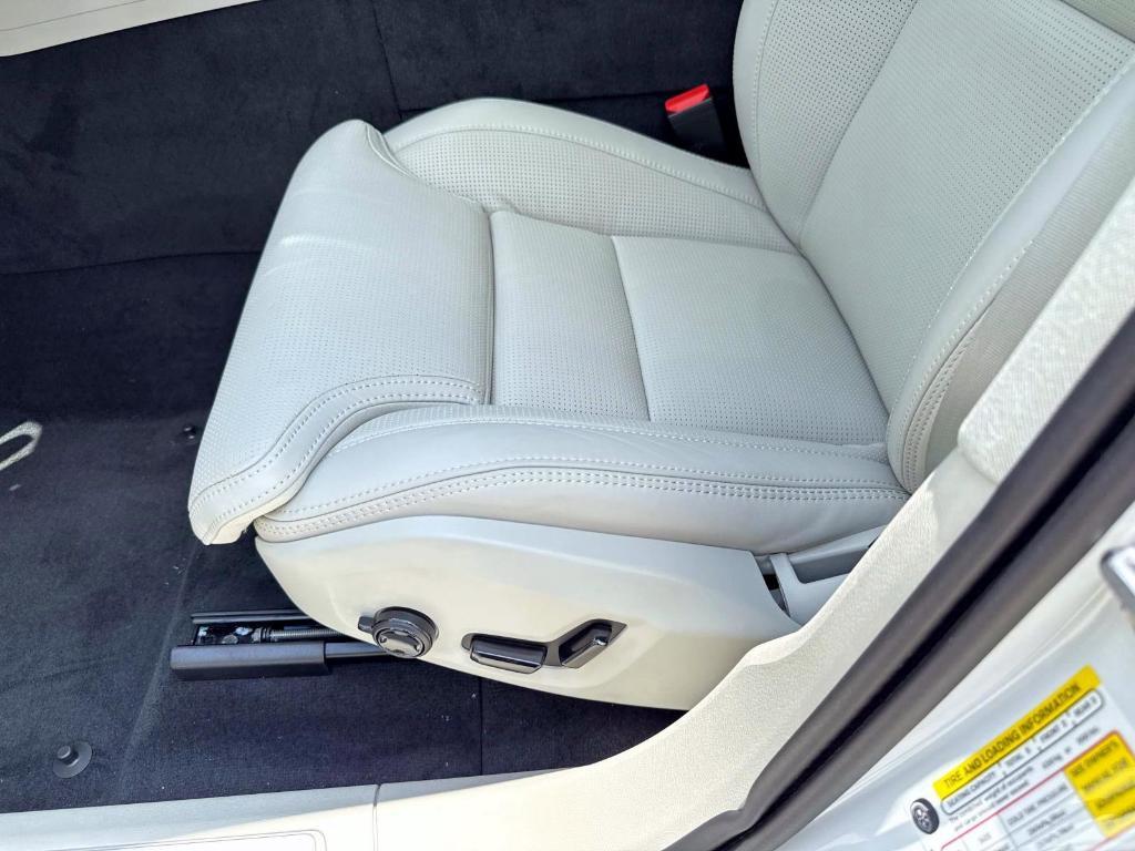 new 2025 Volvo XC60 Plug-In Hybrid car, priced at $71,435