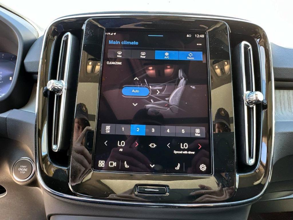 new 2025 Volvo XC40 car, priced at $45,485